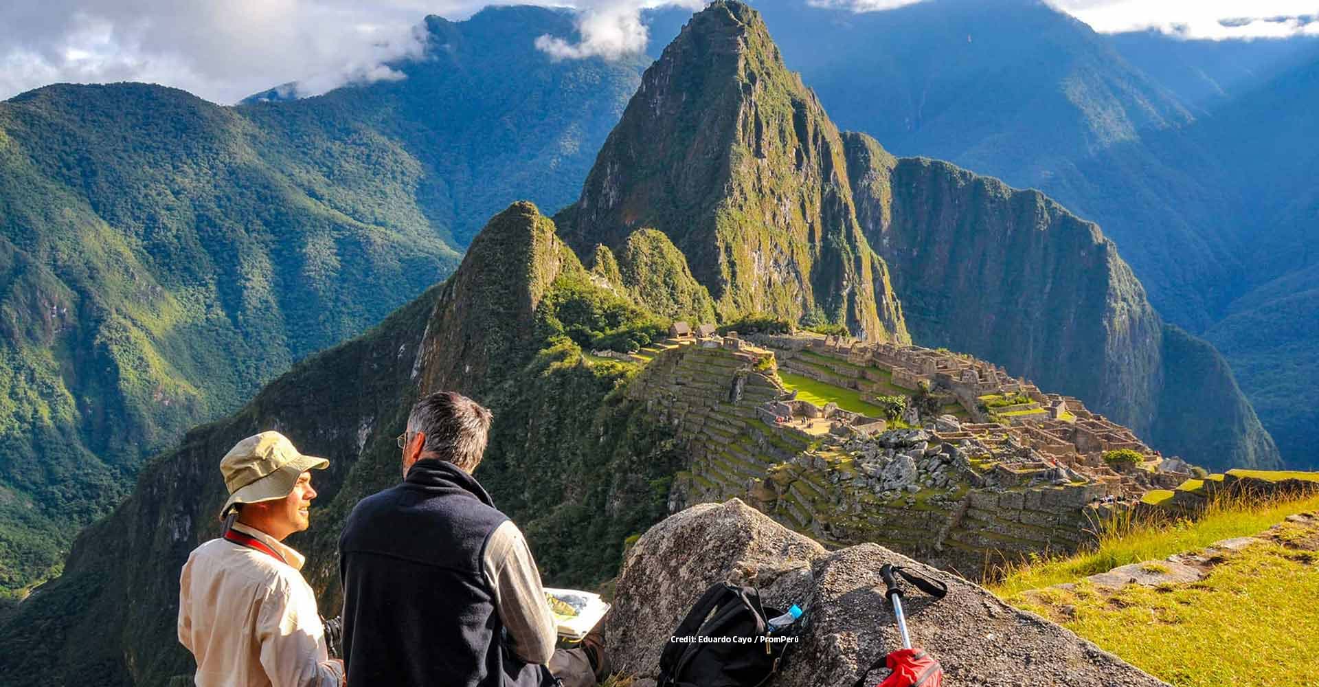 artist-machupicchu-desk